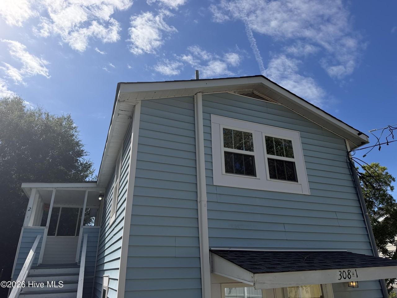 308 E Nash St #UP - Photo 2 of 17