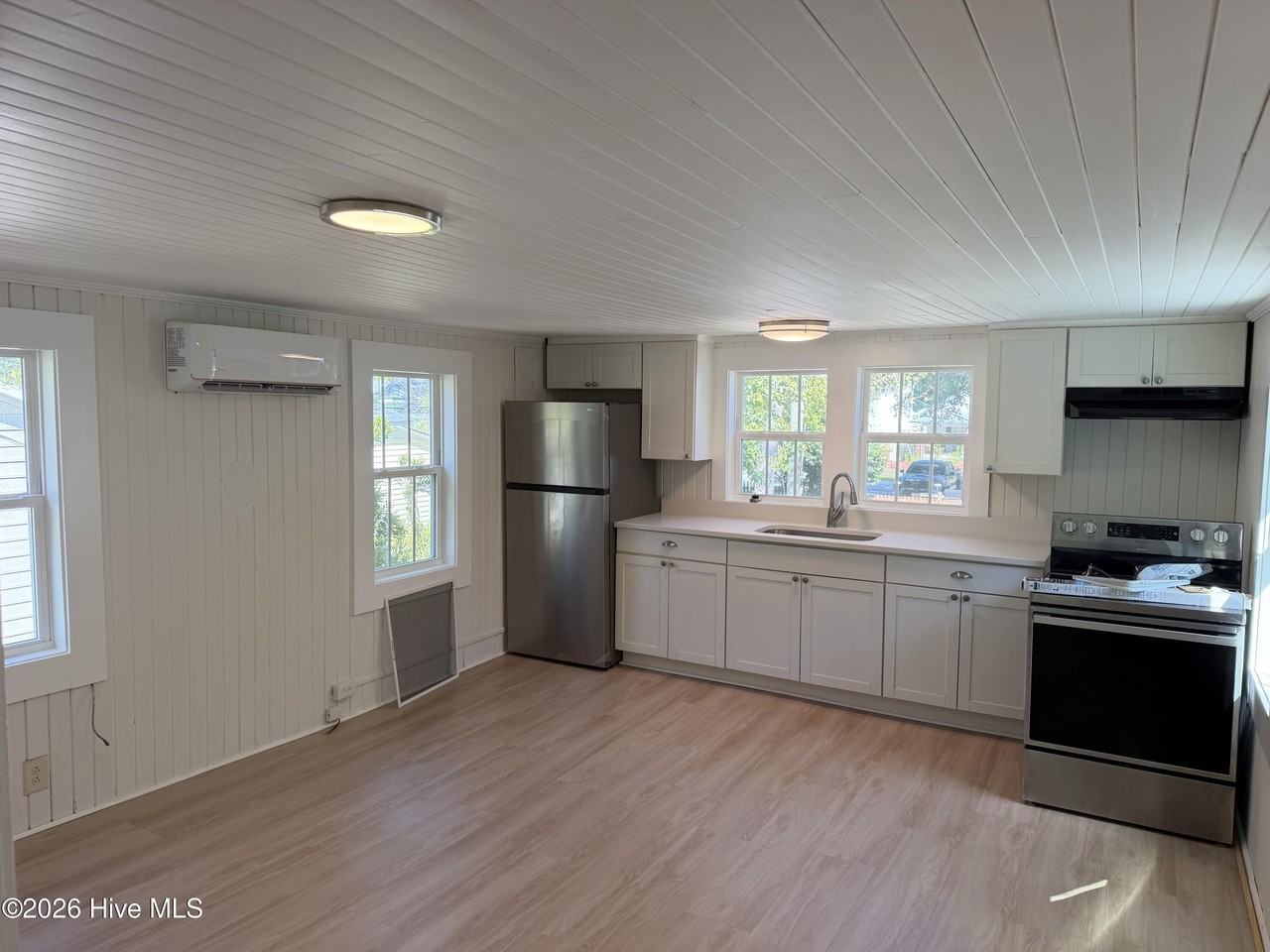 308 E Nash St #UP - Photo 3 of 17