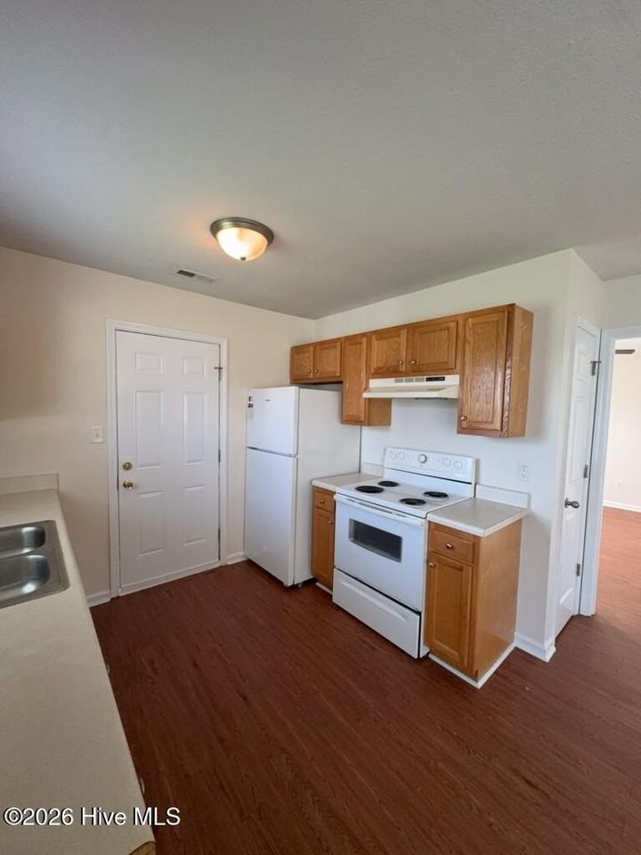 200 Cow Horn Rd #121 - Photo 7 of 18
