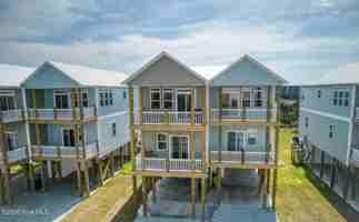 featured image of 128 Sea Gull Ln