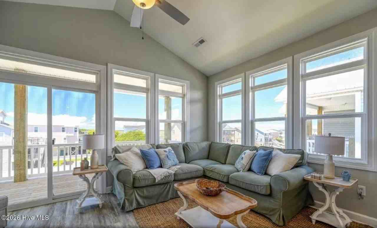128 Sea Gull Ln - Photo 3 of 16