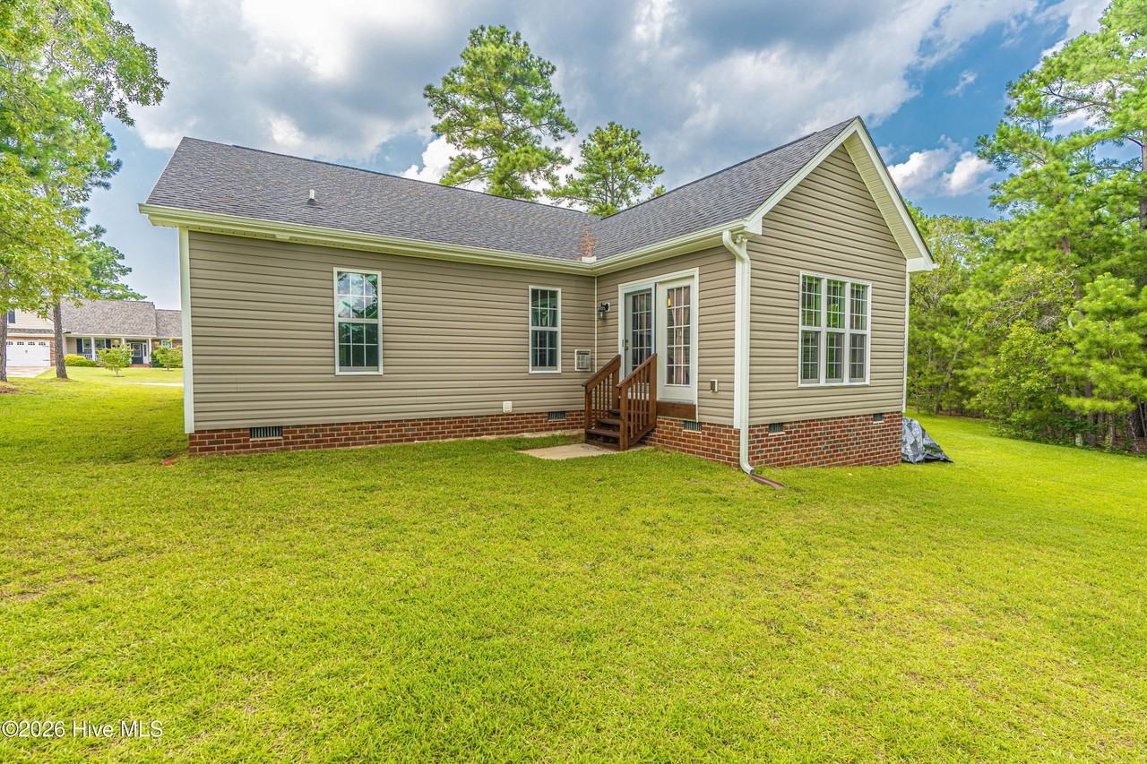 428 Green Links Dr - Photo 2 of 9