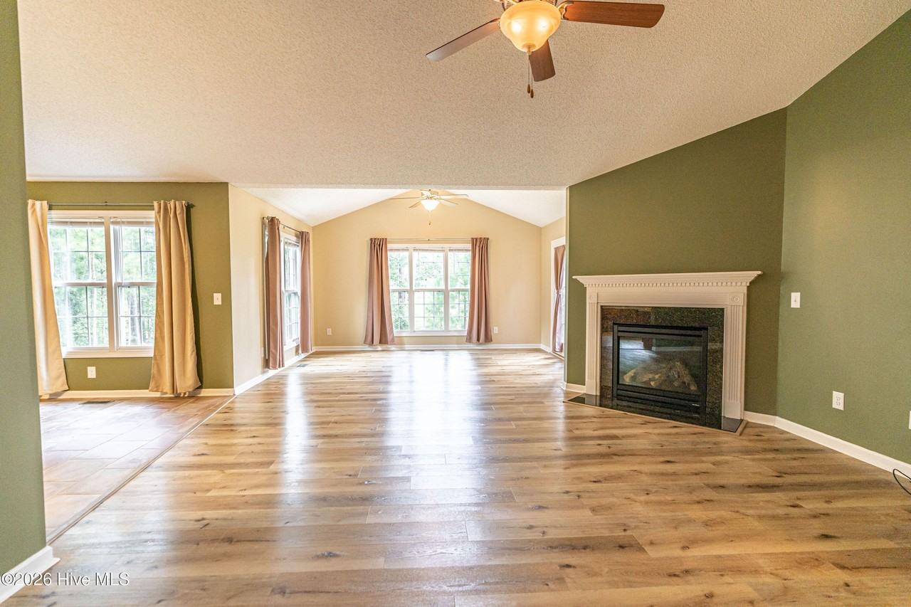 428 Green Links Dr - Photo 3 of 9
