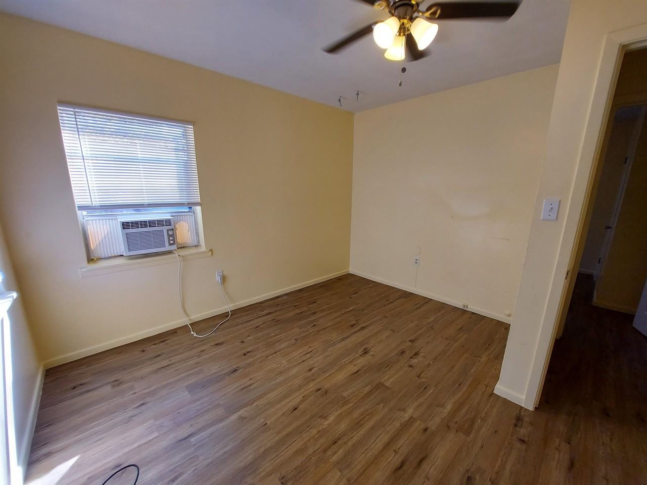 202 N Pierce St - Photo 7 of 11