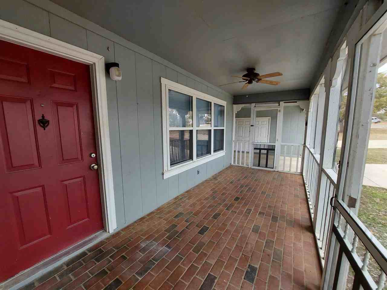 404 Oakhill Dr - Photo 6 of 9