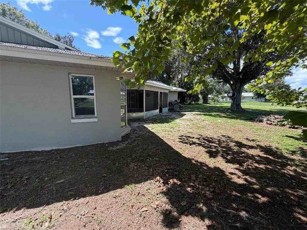 432 Spring Lake Blvd - Photo 3 of 10