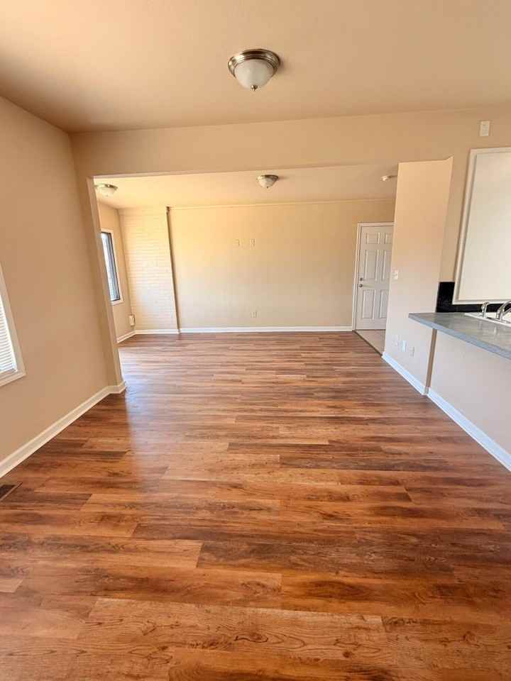 2301 49th St - Photo 3 of 18
