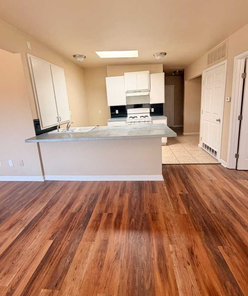 2301 49th St - Photo 5 of 18