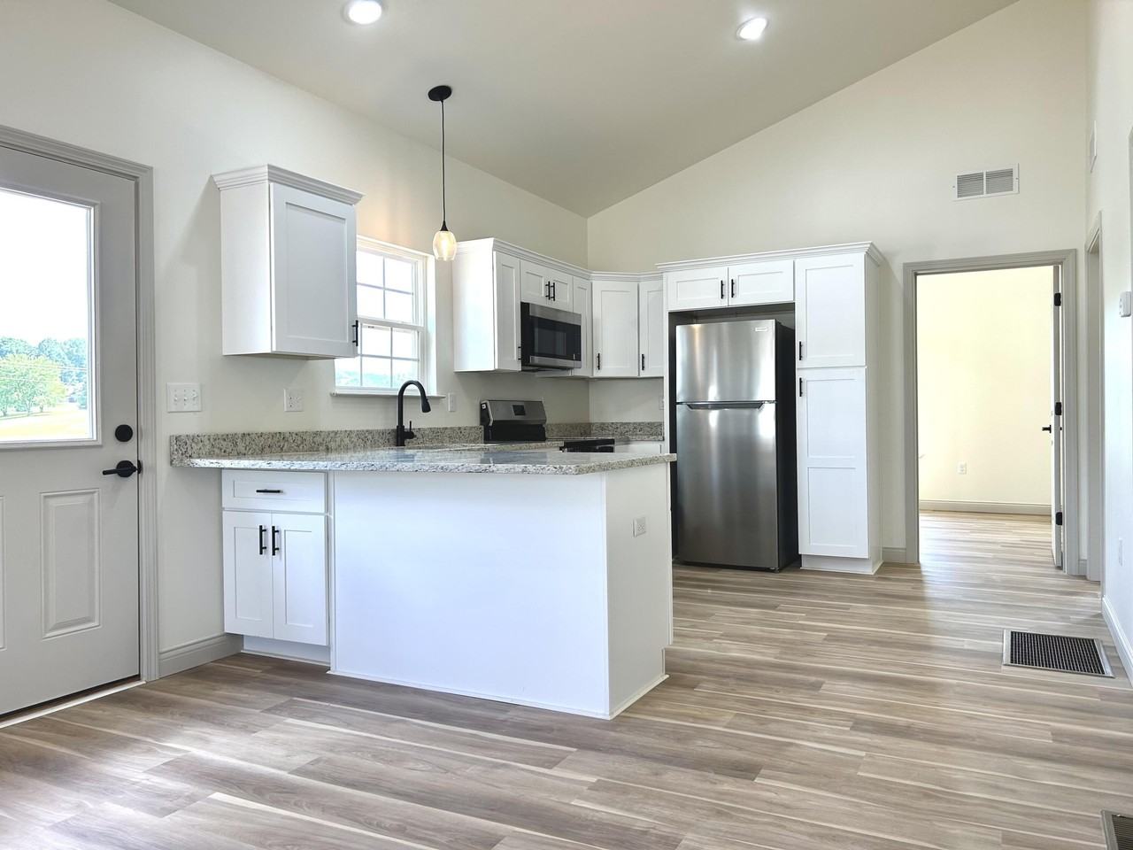 321 Randolph St - Photo 7 of 25