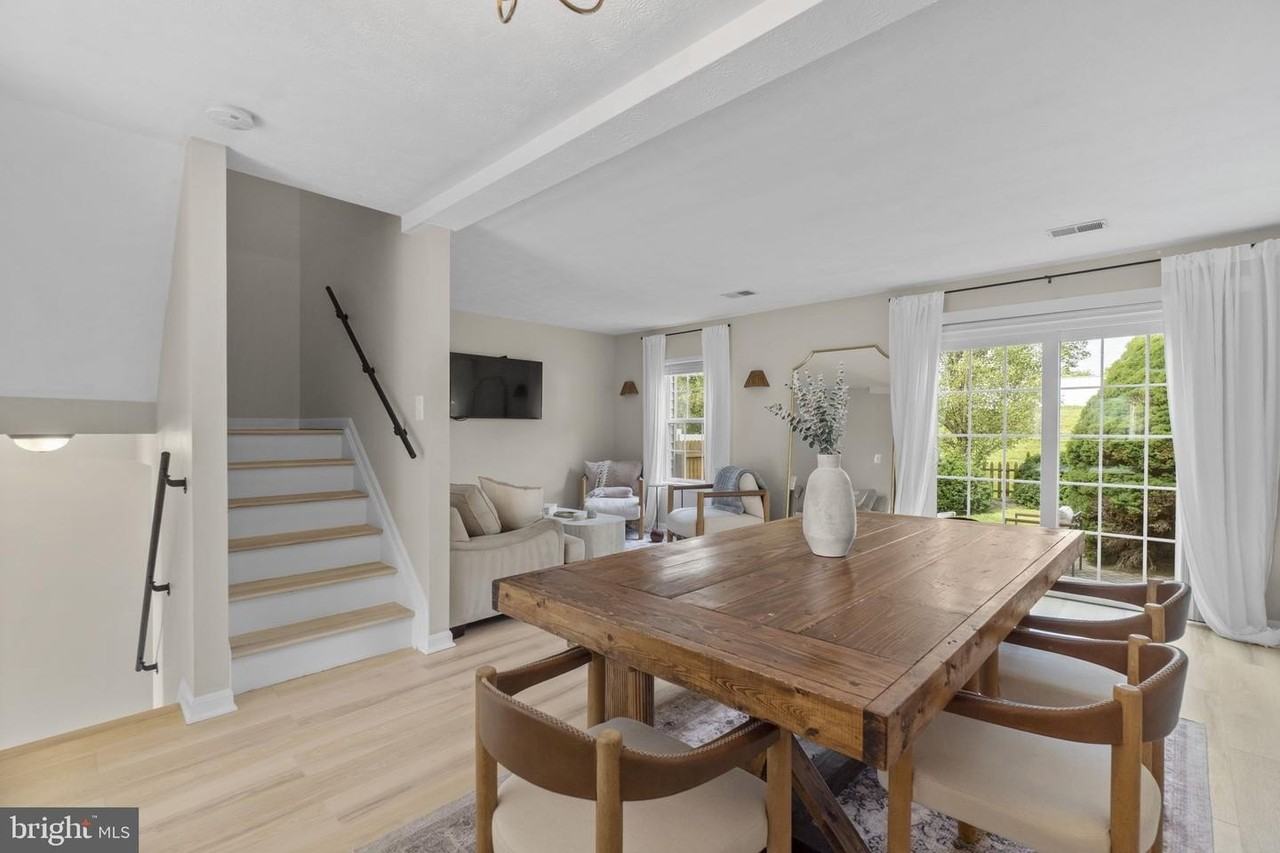 404 Hobbitts Ln - Photo 2 of 18