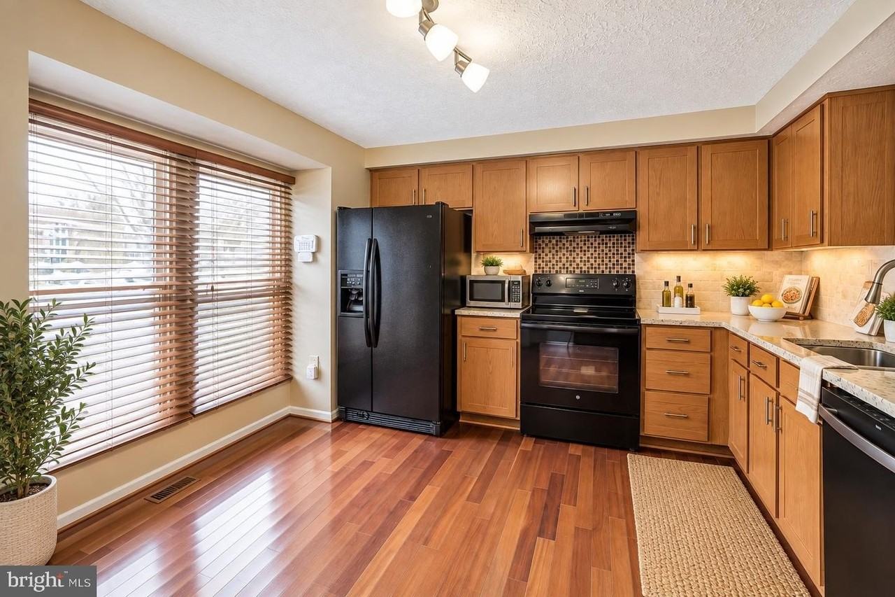 6121 Cedar Wood Dr - Photo 3 of 37