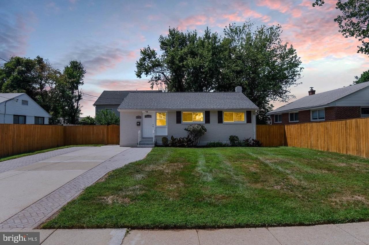 10012 Sinnott Dr - Photo 2 of 29