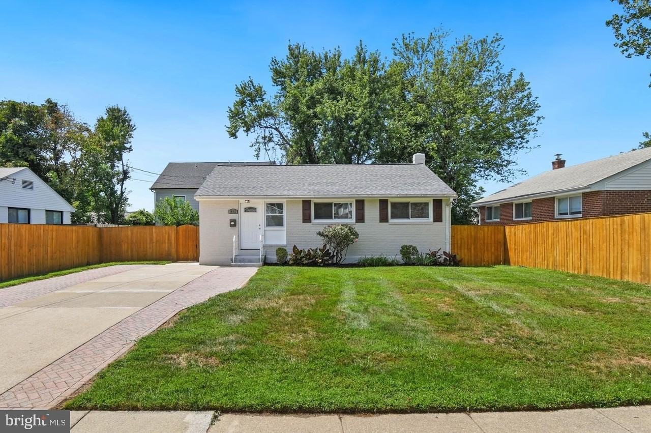 10012 Sinnott Dr - Photo 3 of 29