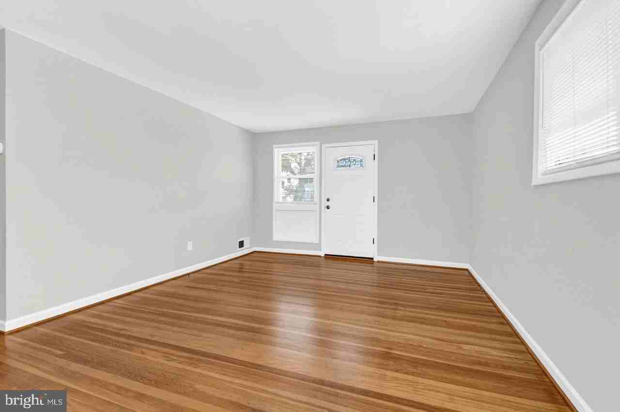 10012 Sinnott Dr - Photo 7 of 29