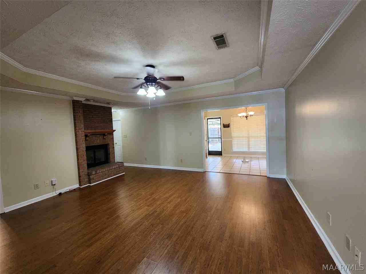 549 Sheila Blvd - Photo 4 of 50
