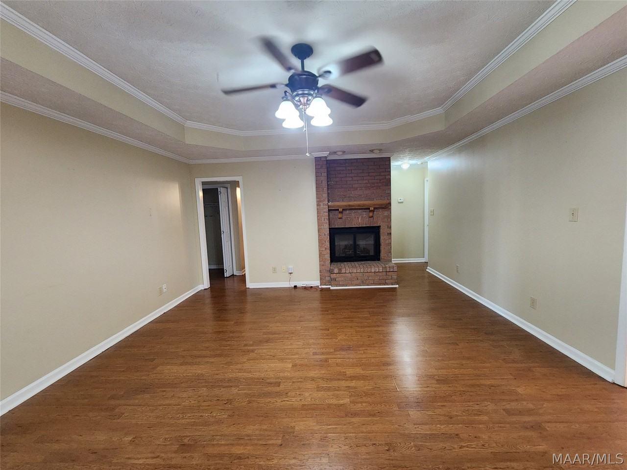 549 Sheila Blvd - Photo 5 of 50
