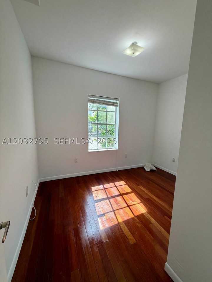 577 Ne 62nd St #2 - Photo 6 of 15