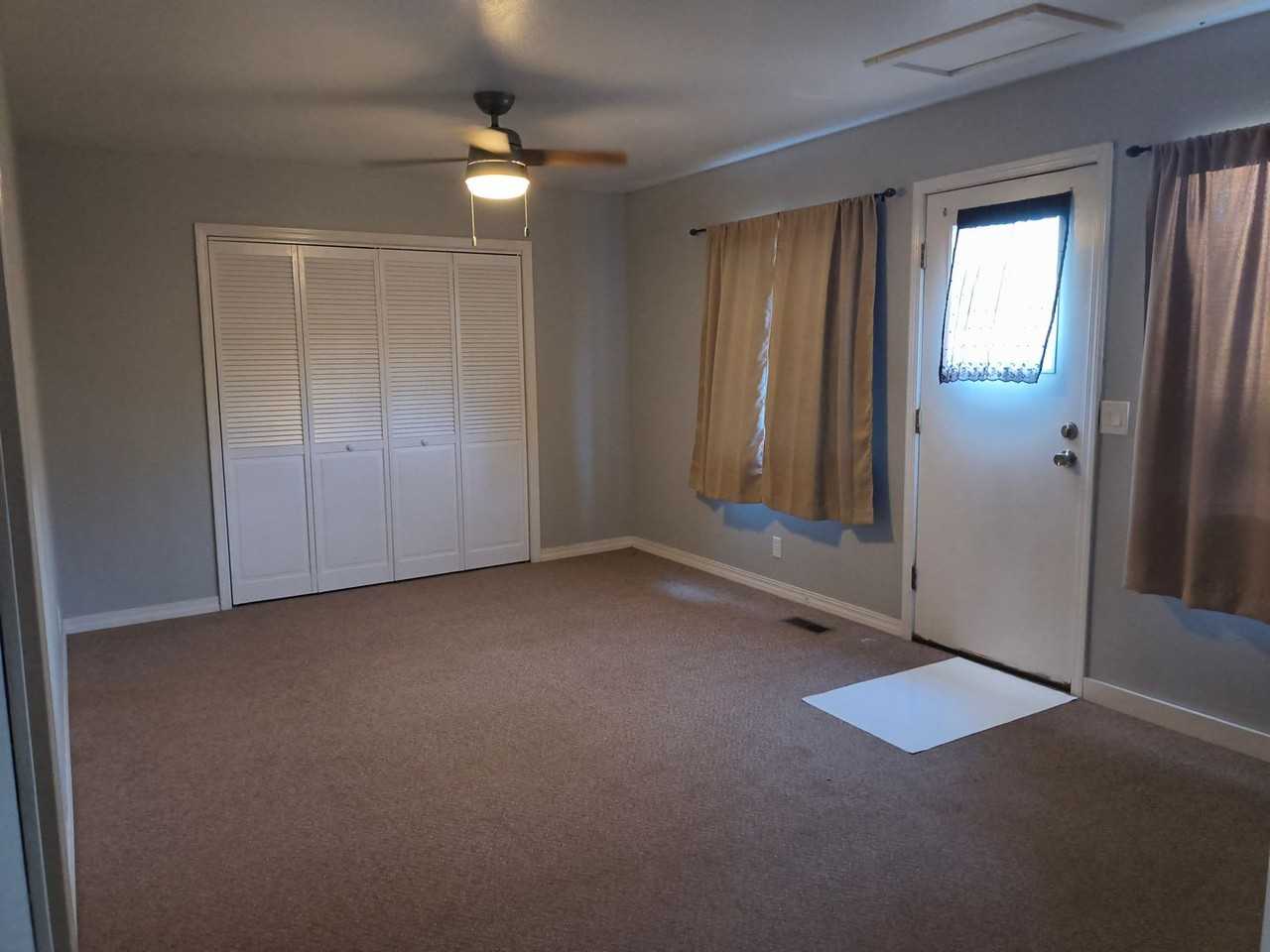 508 N Oak St - Photo 4 of 11