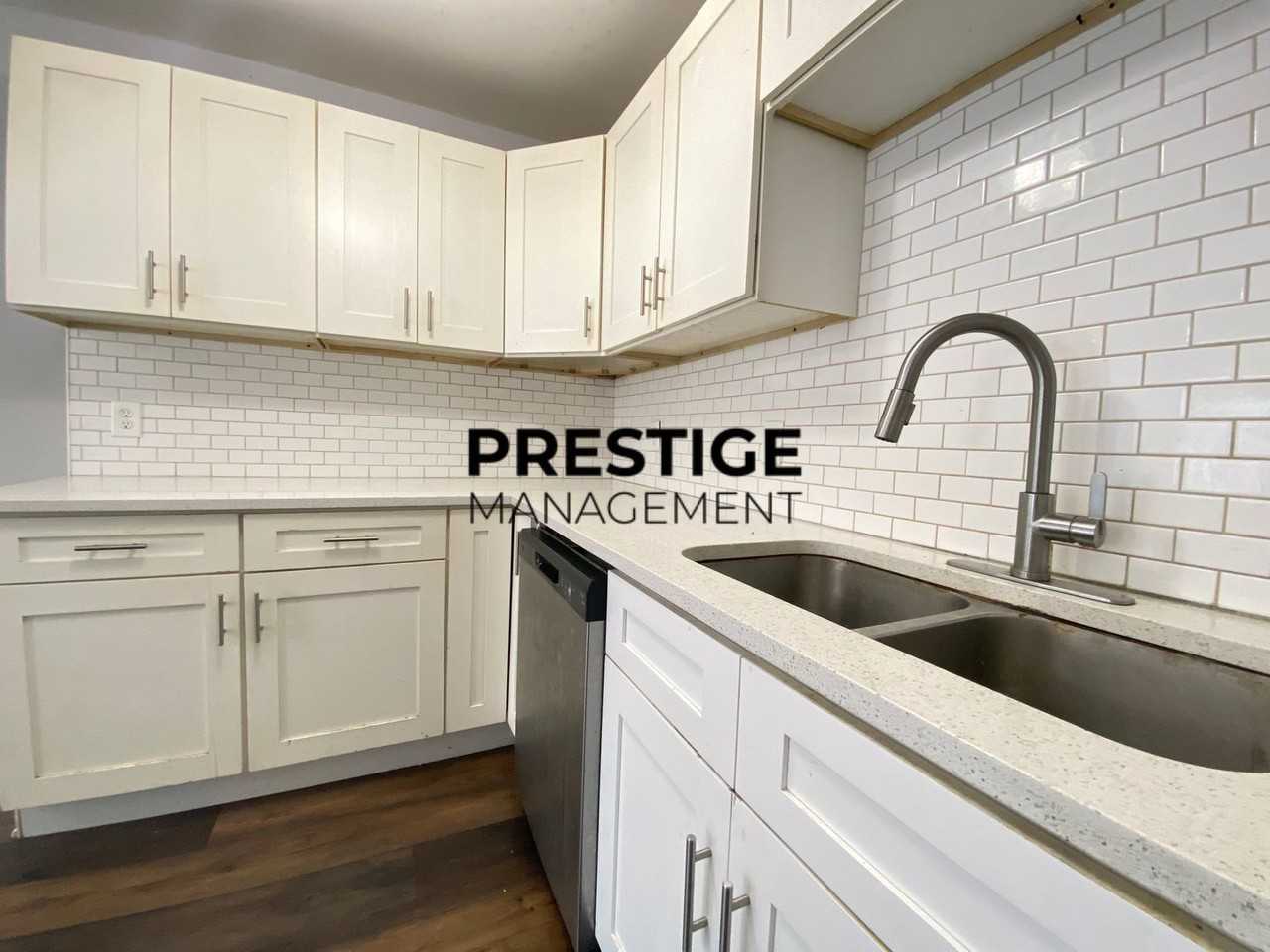 6327 Maryland Ave - Photo 4 of 11