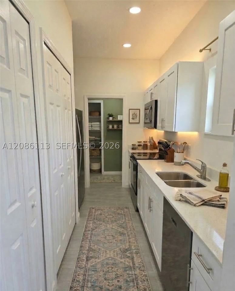 749 Pacific St - Photo 3 of 11