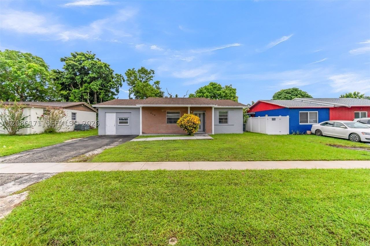 608 Sw 76th Ter - Photo 4 of 46