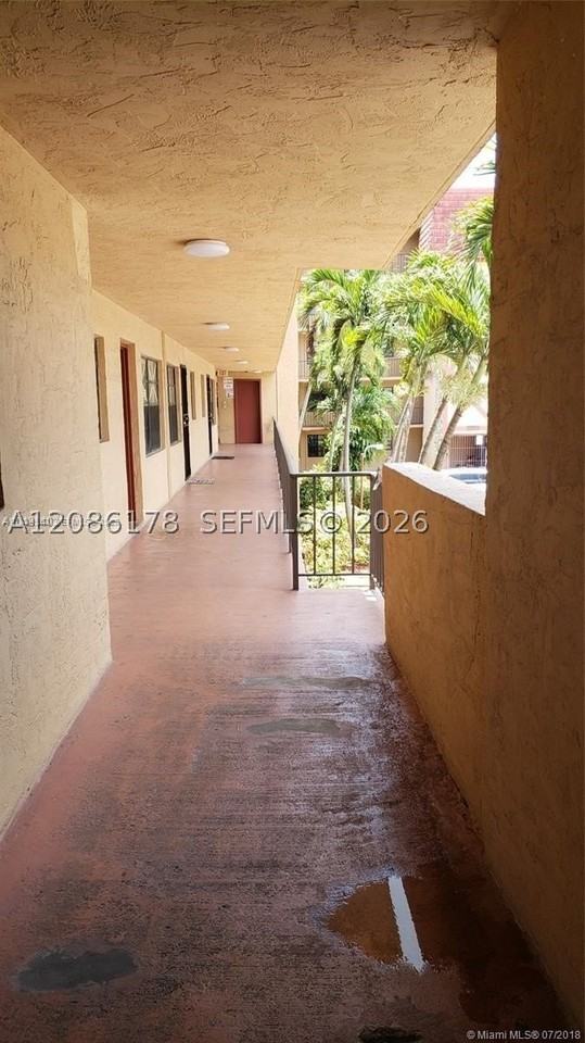 1325 W 68th St #214 - Photo 5 of 29