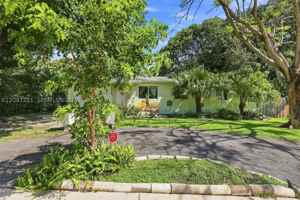 featured image of 1055 Ne 121st St #1055