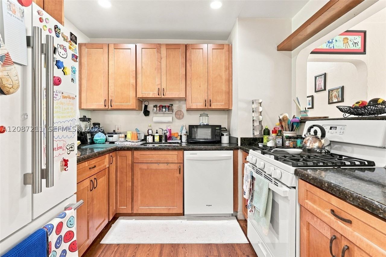 1055 Ne 121st St #1055 - Photo 6 of 24