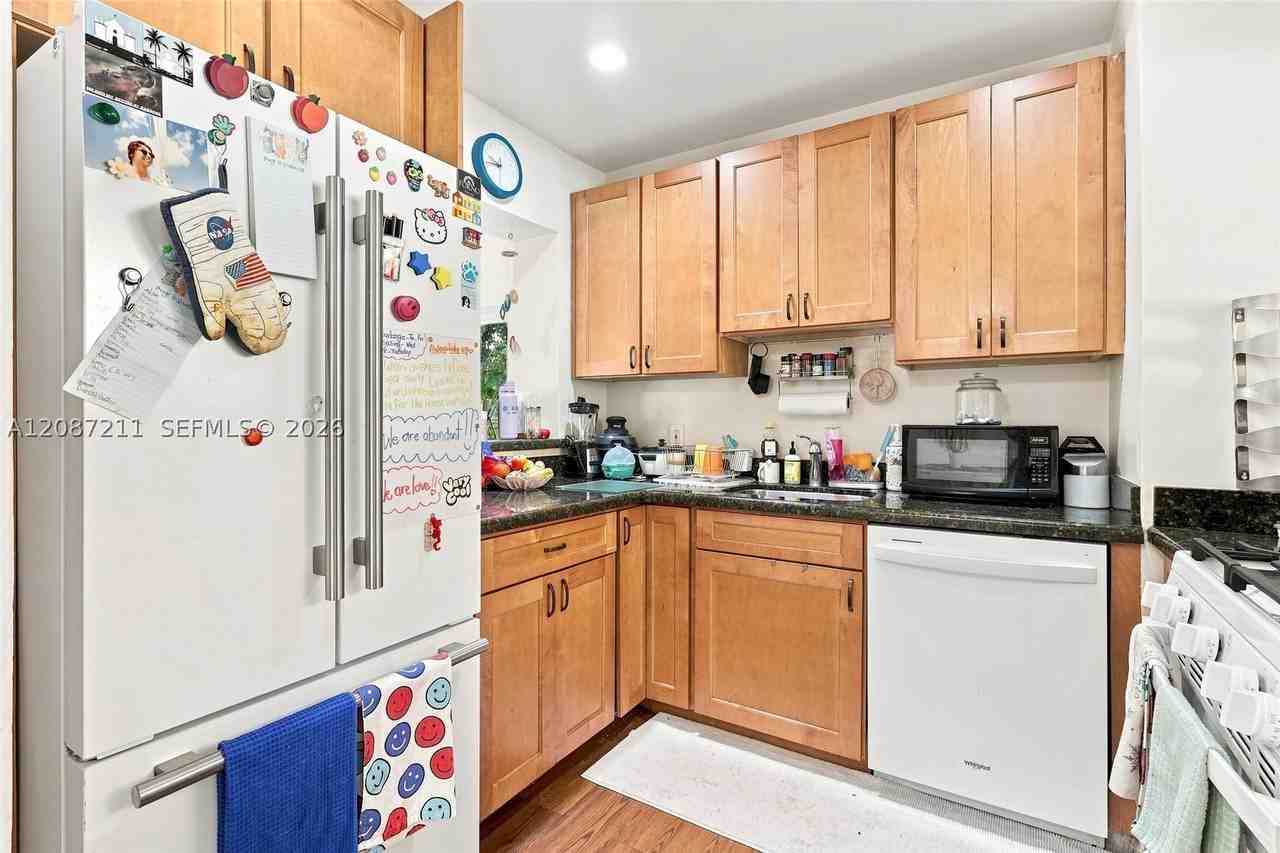 1055 Ne 121st St #1055 - Photo 7 of 24