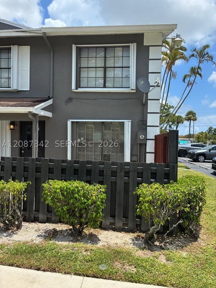 5023 Society Pl E #I - Photo 3 of 27