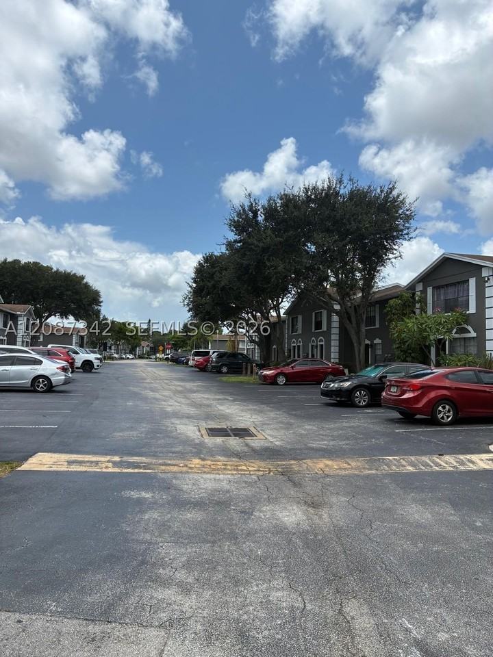 5023 Society Pl E #I - Photo 6 of 27