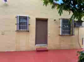 featured image of 951 Sw 9th St #1