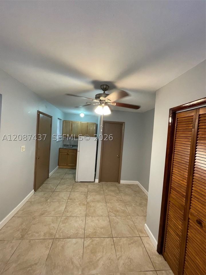 951 Sw 9th St #1 - Photo 2 of 11