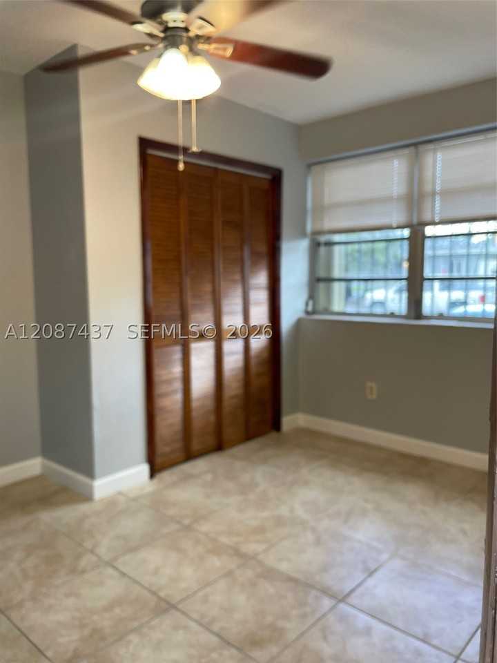 951 Sw 9th St #1 - Photo 3 of 11