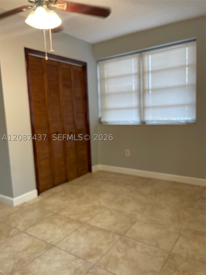 951 Sw 9th St #1 - Photo 4 of 11