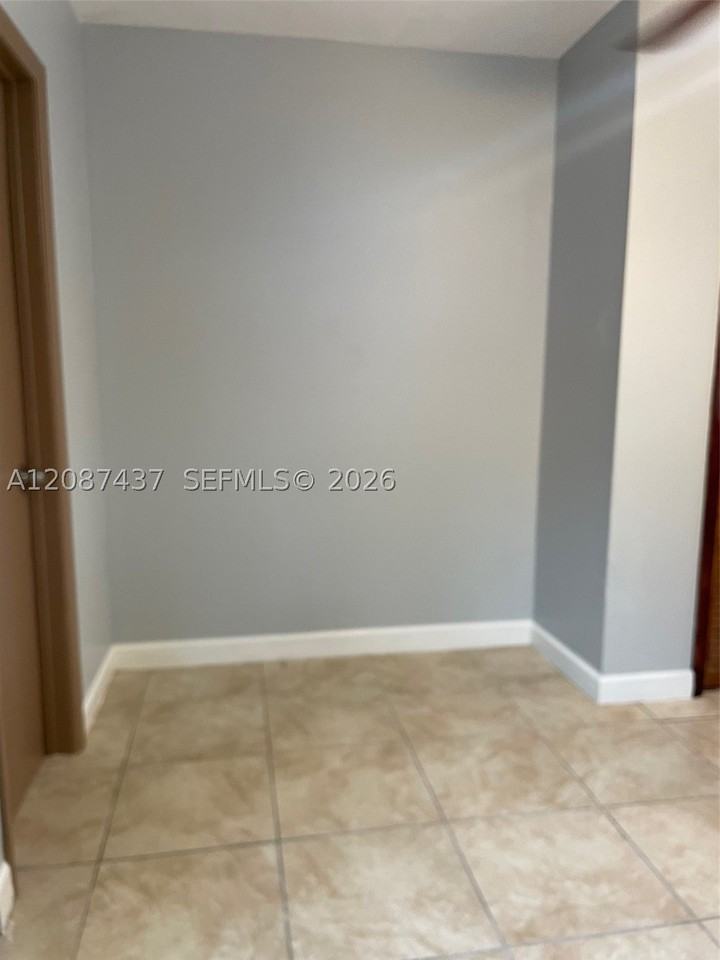 951 Sw 9th St #1 - Photo 5 of 11