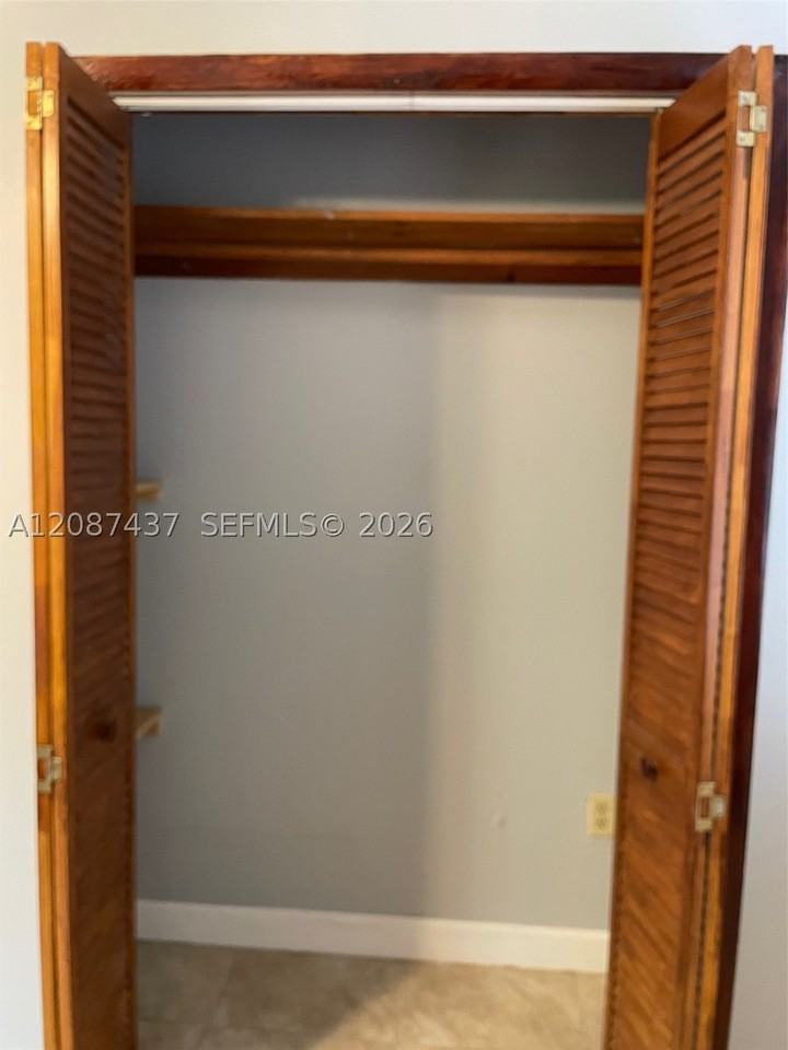 951 Sw 9th St #1 - Photo 6 of 11