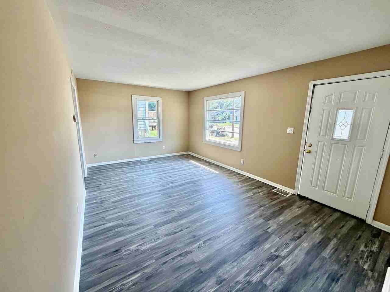 814 E Emerson St - Photo 2 of 7