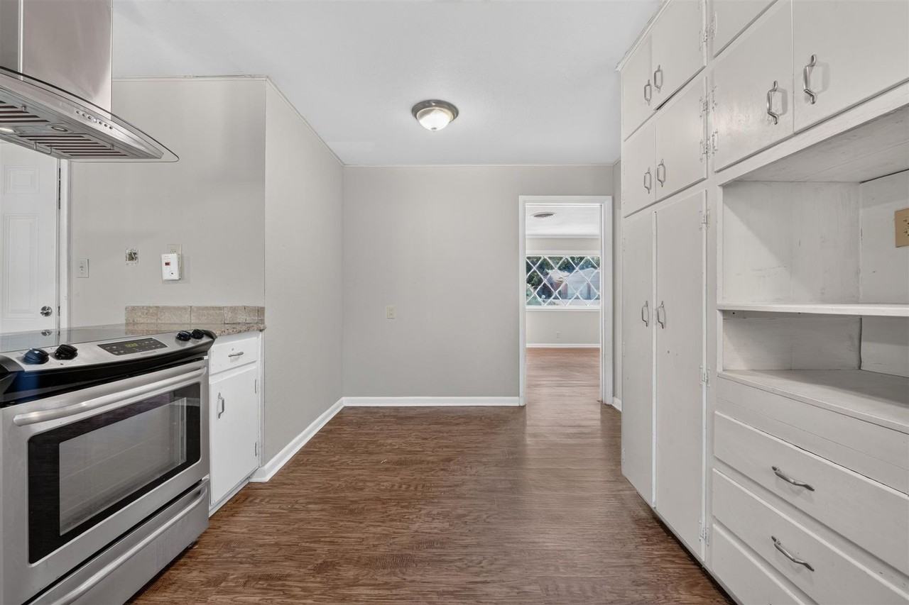 5900 Whitman Ave - Photo 7 of 22