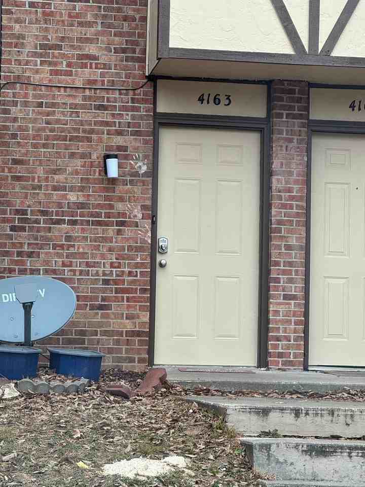 4163 W Bethany Dr - Photo 2 of 9