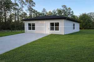 featured image of 748 Genoa Ave S #0