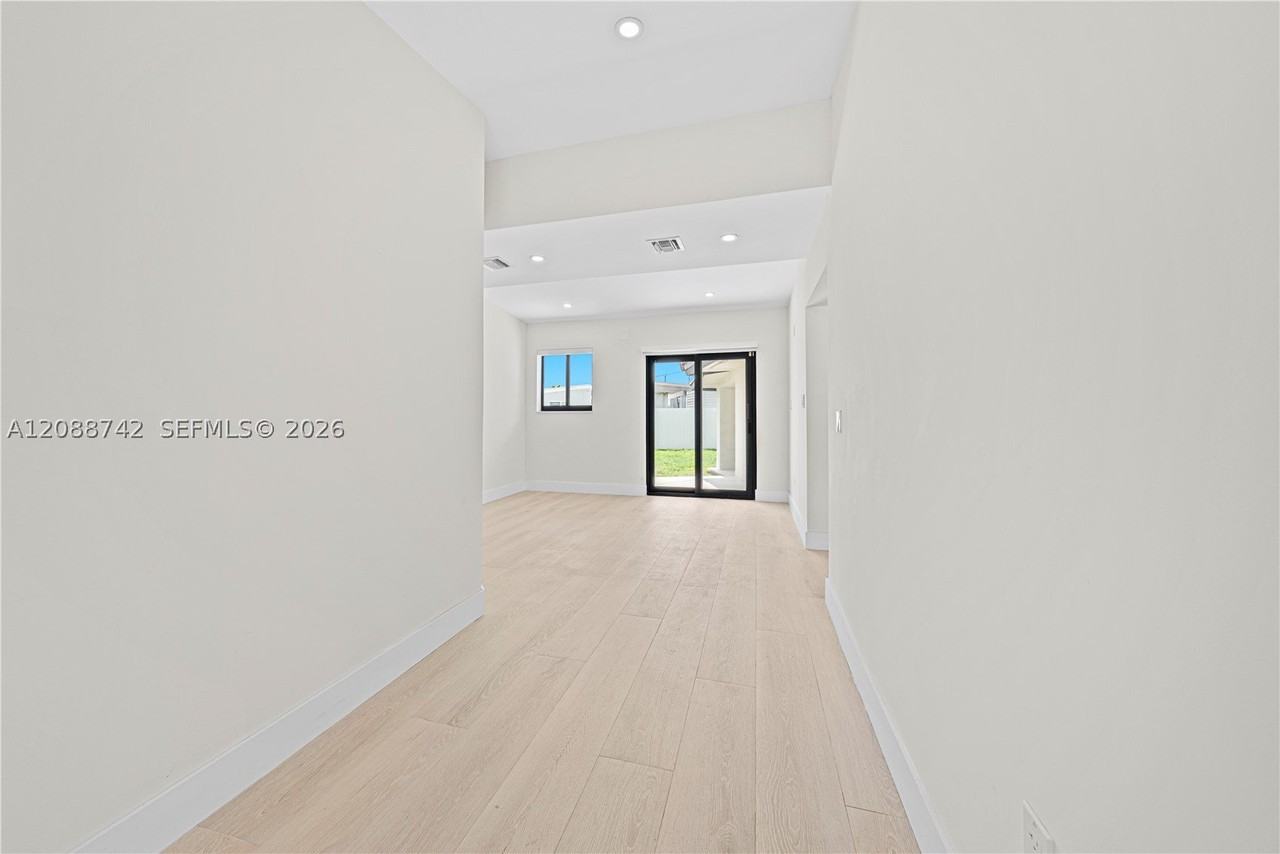 11300 Sw 43rd St - Photo 5 of 31