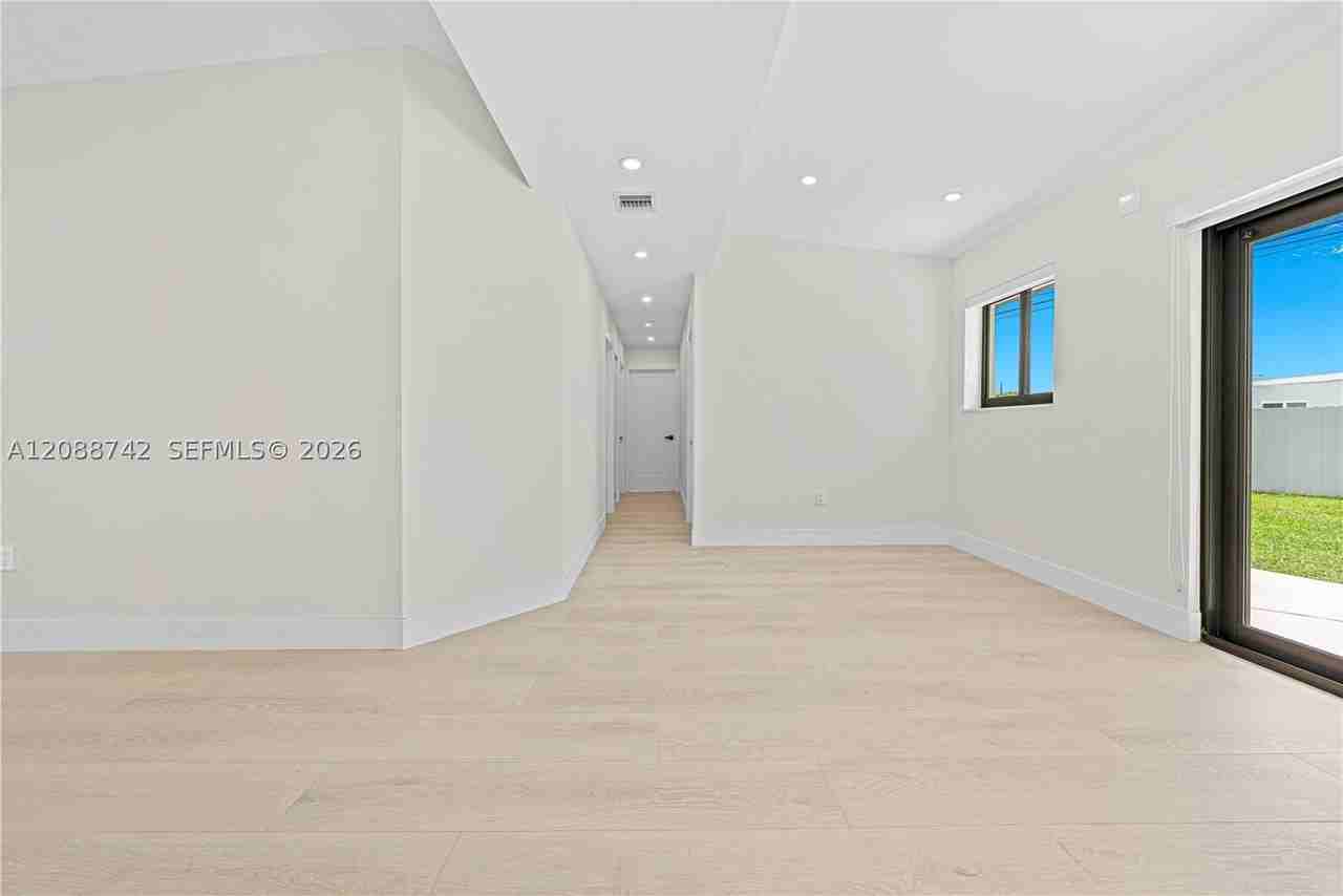 11300 Sw 43rd St - Photo 6 of 31