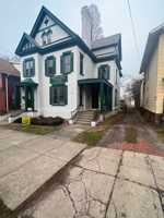 featured image of 354 W 9th St