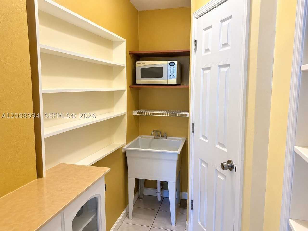 1801 Ne 51st Ct - Photo 5 of 8