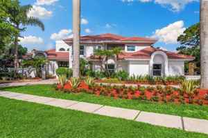 featured image of 4499 Woodfield Blvd