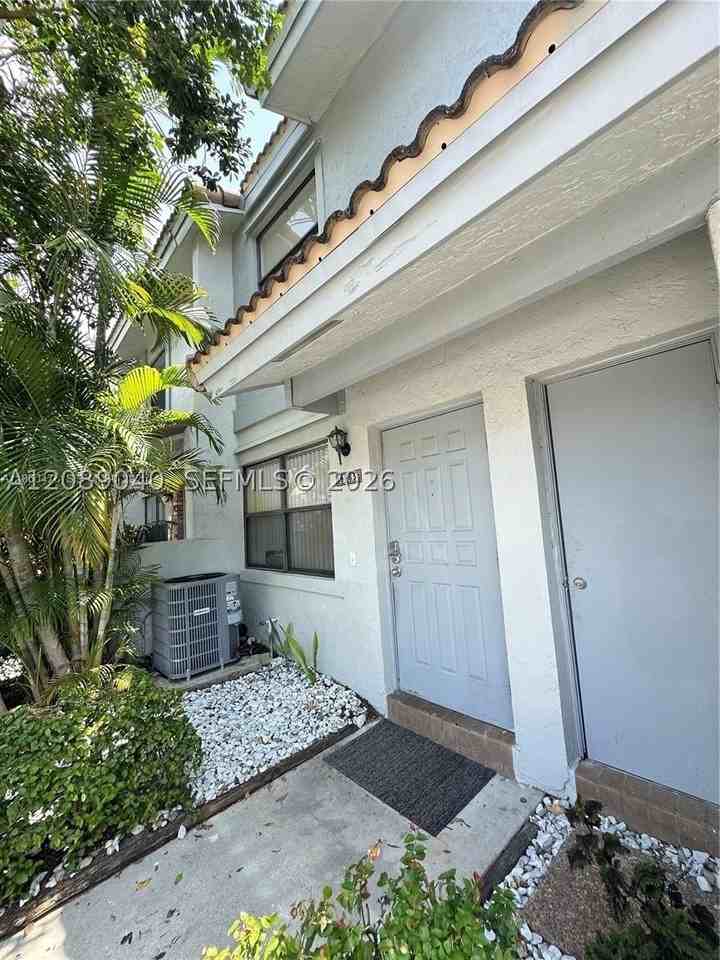 9865 Riverside Dr #9-32 - Photo 2 of 25