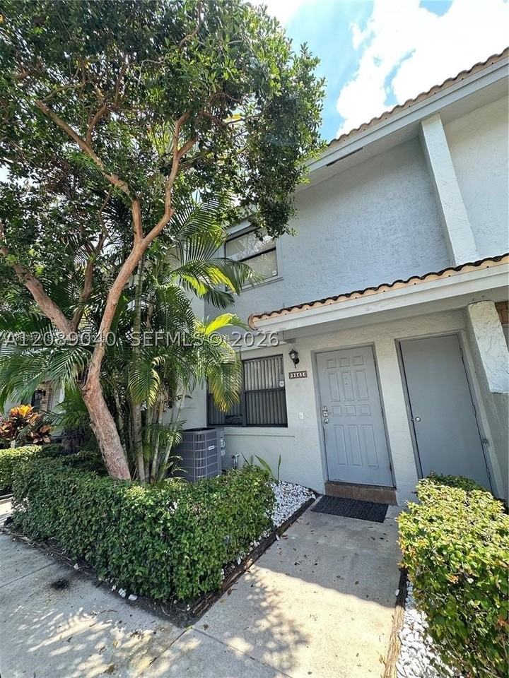 9865 Riverside Dr #9-32 - Photo 3 of 25