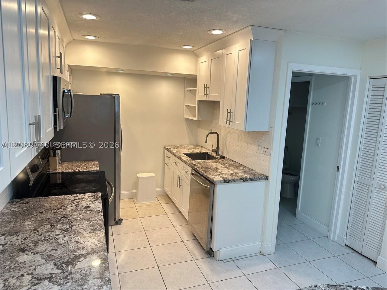 9865 Riverside Dr #9-32 - Photo 6 of 25