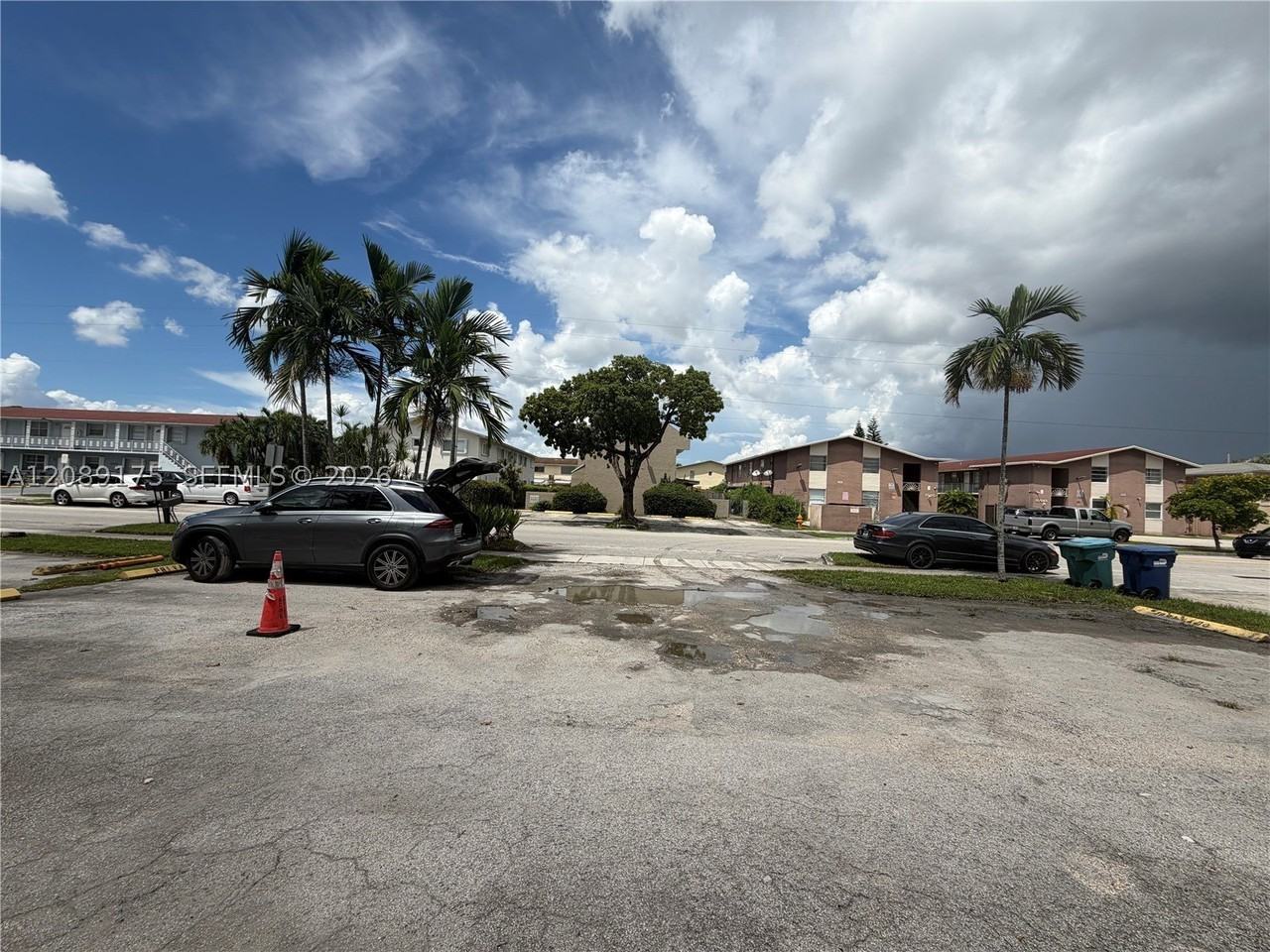 10962 Sw 4th St #I2 - Photo 2 of 39
